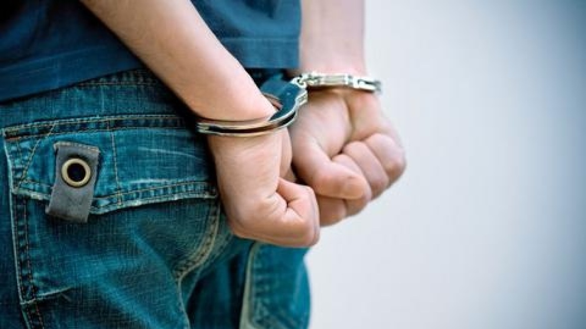 Κλεφτρόνι ετών 14 συνελήφθη στη Ρόδο!